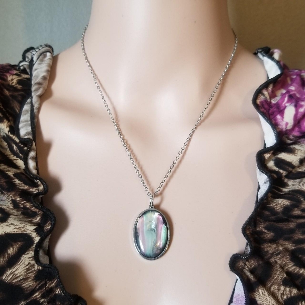 Handcrafted Shell Necklace - Picture 3 of 5